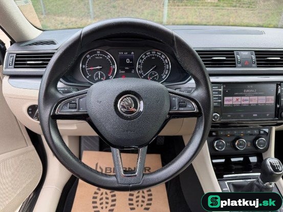 Škoda Superb Combi 2.0 TDI Style – fotka 5